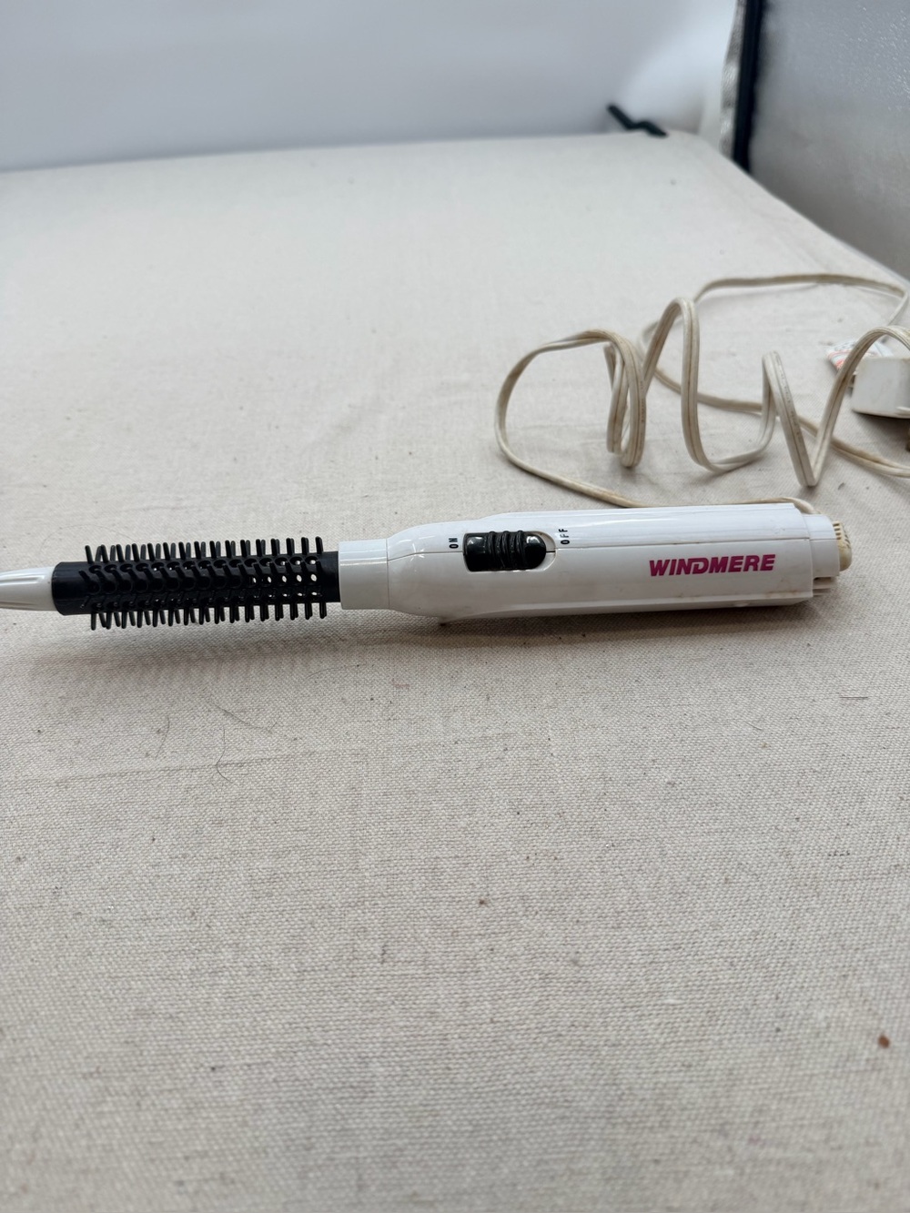 WINDMERE White Hot Air Styler Brush for Women